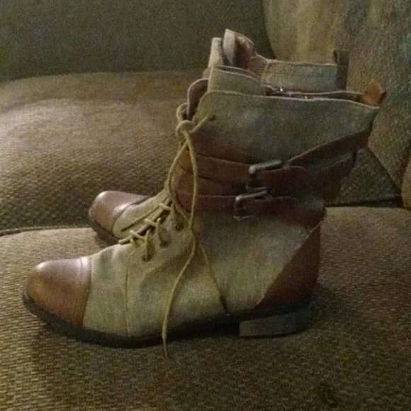 Boots - Picture 2 of 4